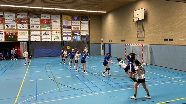 Dames wint inhaalwedstrijd eenvoudig van Zwolle