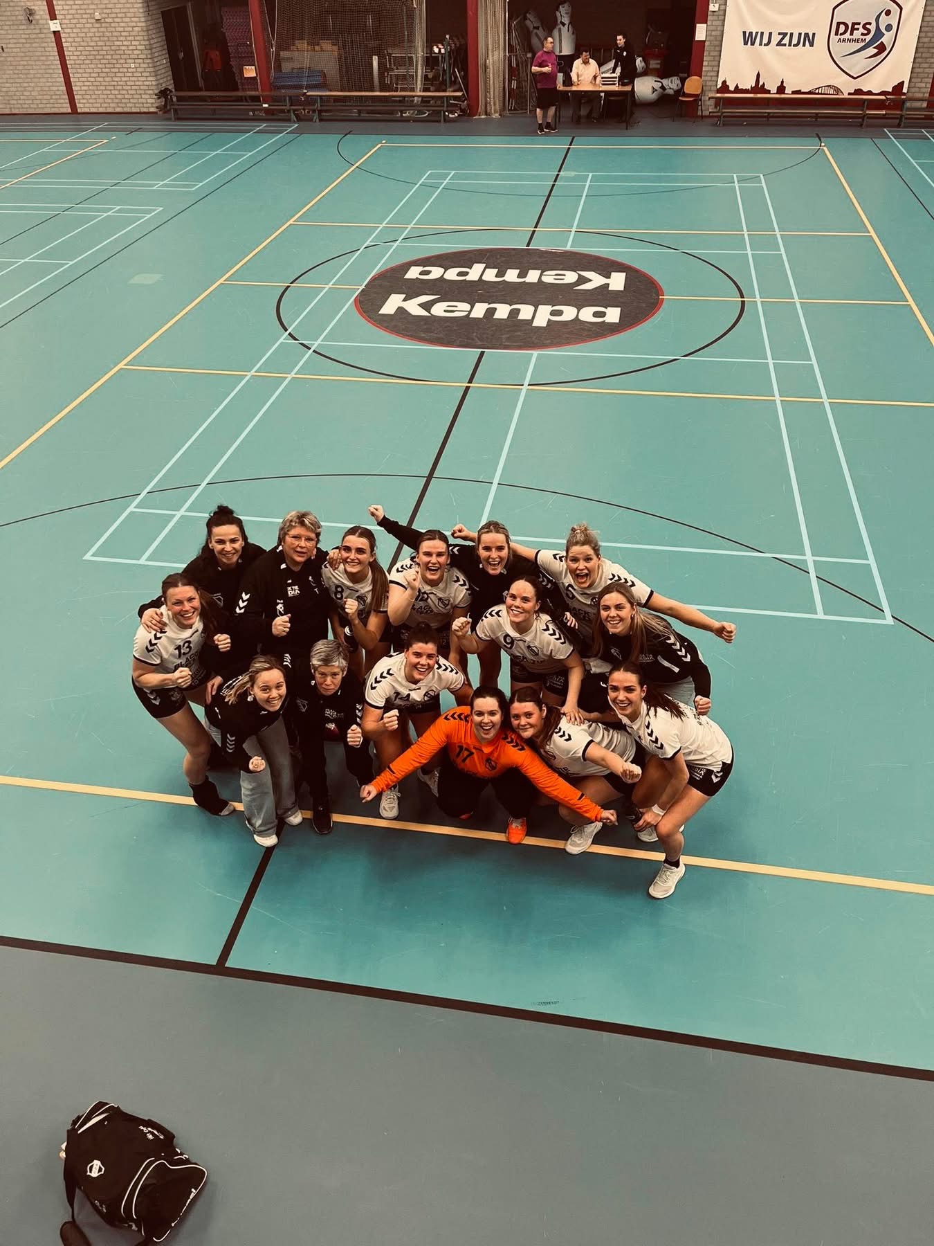 Dames 1 profiteert volop van open huis in Arnhem